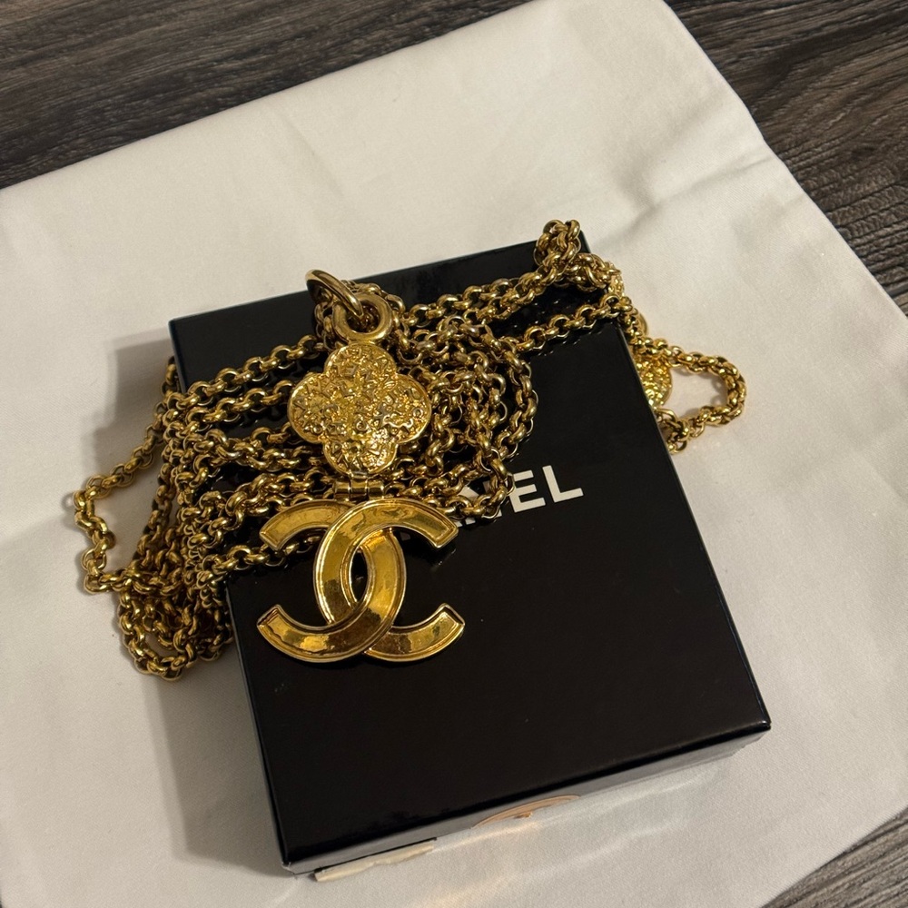 CHANEL Vintage Gold CC Clover Multi Strand Long Chain Pendant Necklace - Picture 7 of 14